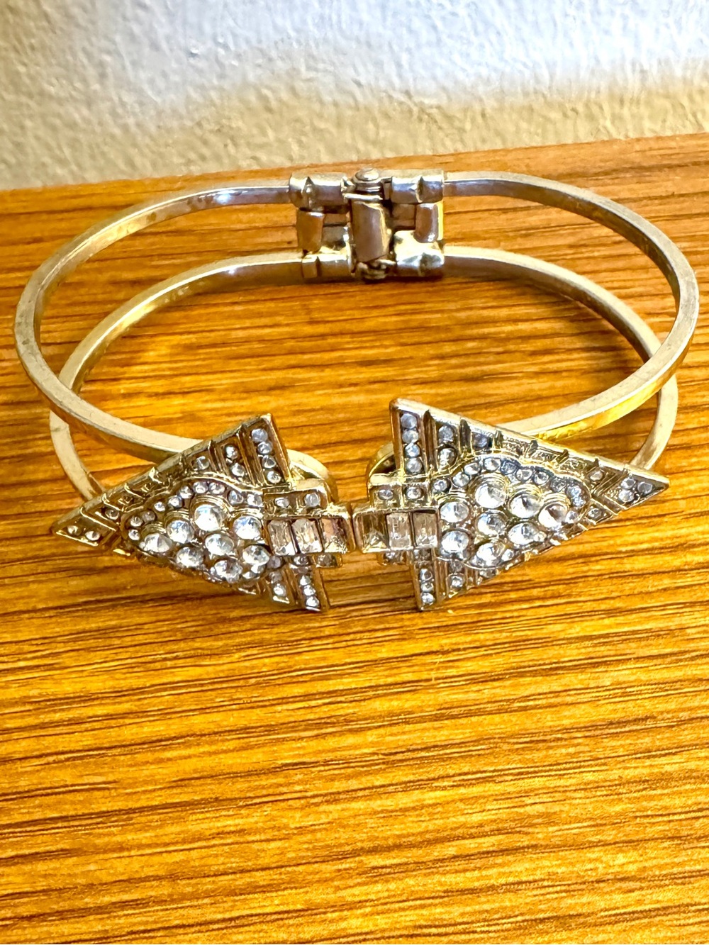 Crystal Arrow gold  Hinged Bracelet